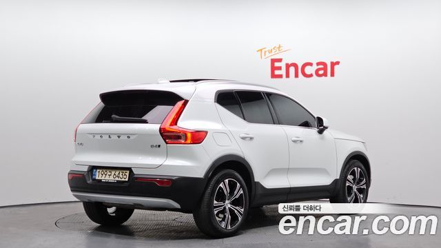 Volvo XC40 B4 Inscription 2022 — фото 2