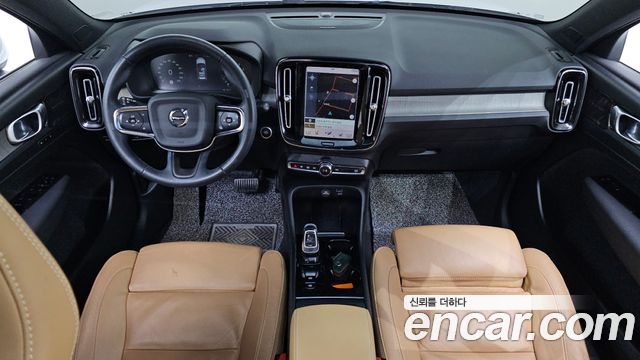 Volvo XC40 B4 Inscription 2022 — фото 7