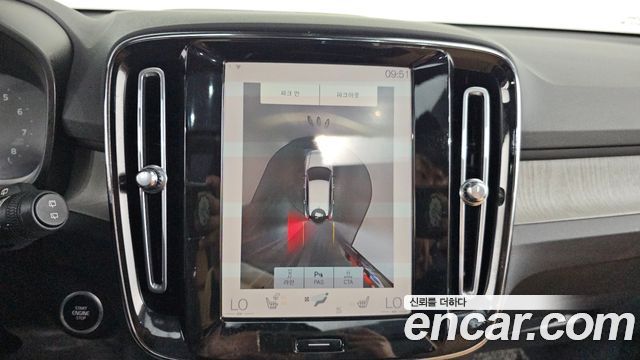 Volvo XC40 B4 Inscription 2022 — фото 16