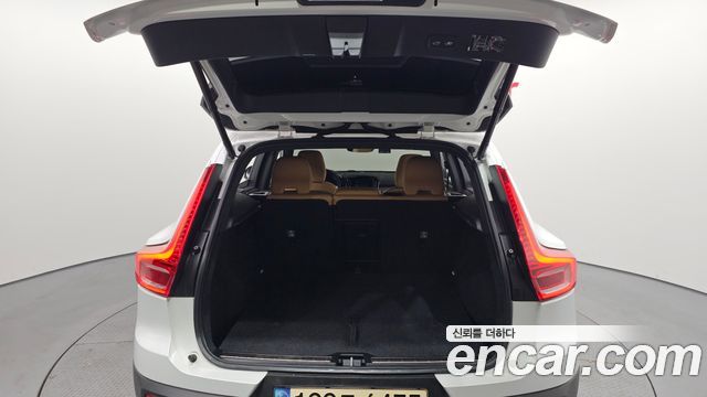 Volvo XC40 B4 Inscription 2022 — фото 20