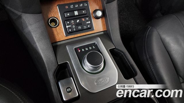 Land Rover Discovery 4 3.0 SDV6 SE 2016 — фото 9