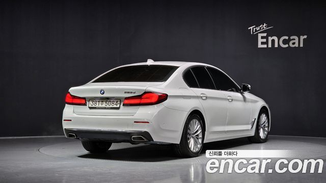 BMW 5 Series (G30) 523d Luxury 2021 — фото 2