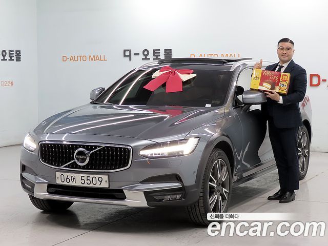 Volvo V90 Cross Country T5 Pro AWD 2018 — фото 1