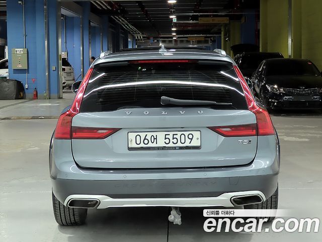 Volvo V90 Cross Country T5 Pro AWD 2018 — фото 4