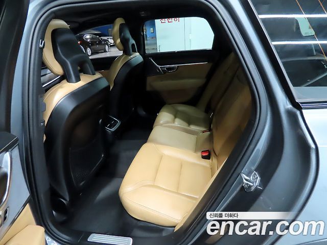 Volvo V90 Cross Country T5 Pro AWD 2018 — фото 16