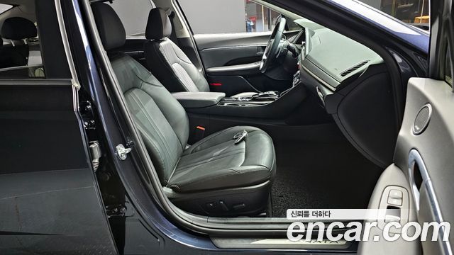 Hyundai Sonata (DN8) 2.0 Premium Family 2021 — фото 10