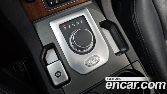 Land Rover Discovery 4 3.0 SDV6 SE 2016 — фото 9