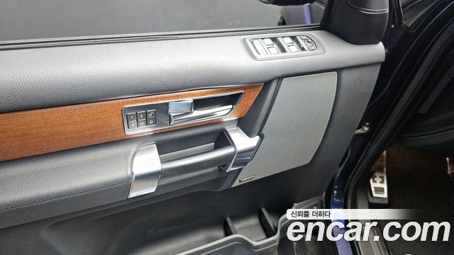 Land Rover Discovery 4 3.0 SDV6 SE 2016 — фото 16