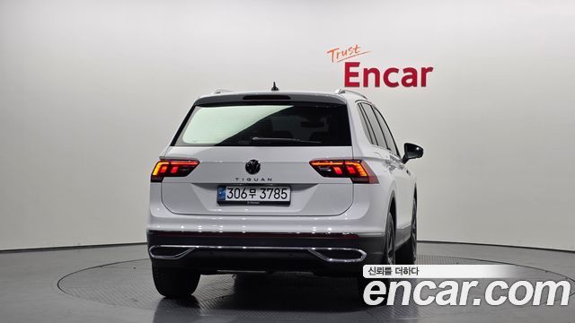 Volkswagen Tiguan (II) 2.0 TDI Premium 2024 — фото 4