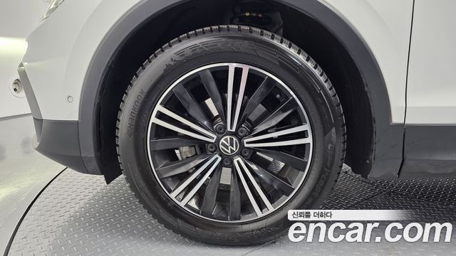 Volkswagen Tiguan (II) 2.0 TDI Premium 2024 — фото 5