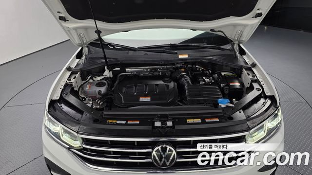 Volkswagen Tiguan (II) 2.0 TDI Premium 2024 — фото 6