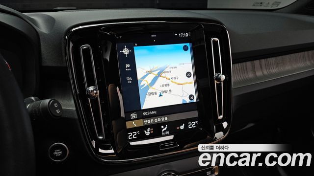 Volvo XC40 B4 Inscription 2021 — фото 18