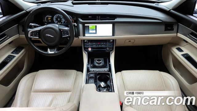 Jaguar XF (X260) 20d Prestige AWD 2018 — фото 7