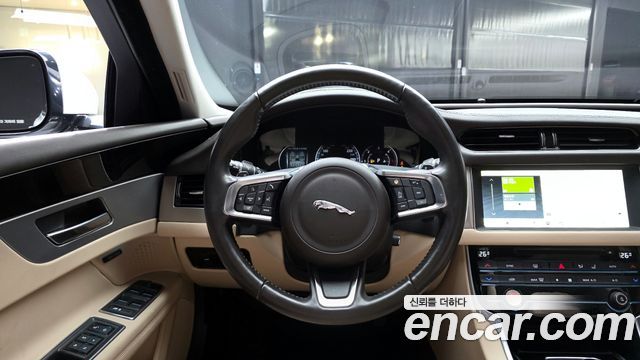 Jaguar XF (X260) 20d Prestige AWD 2018 — фото 13