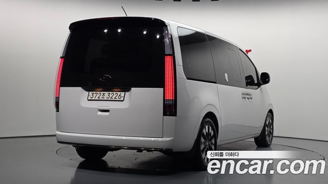 Hyundai Staria Lounge 9-Seater Prestige 2022 — фото 2
