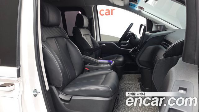 Hyundai Staria Lounge 9-Seater Prestige 2022 — фото 11