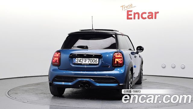 MINI Cooper S Classic Third Generation 2024 — фото 4
