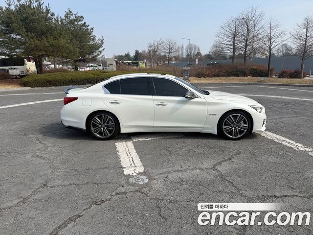 Infiniti Q50 3.5 Hybrid Essence 2016 — фото 6