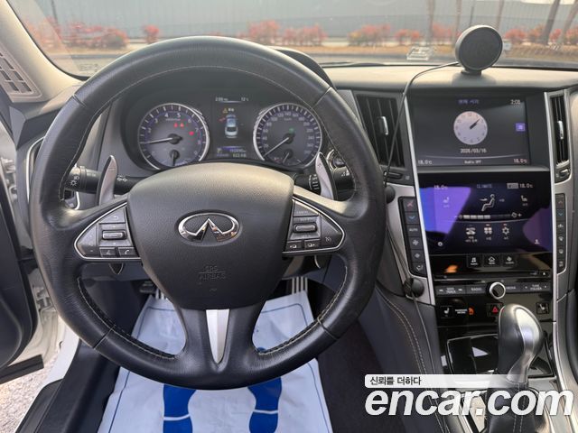 Infiniti Q50 3.5 Hybrid Essence 2016 — фото 10