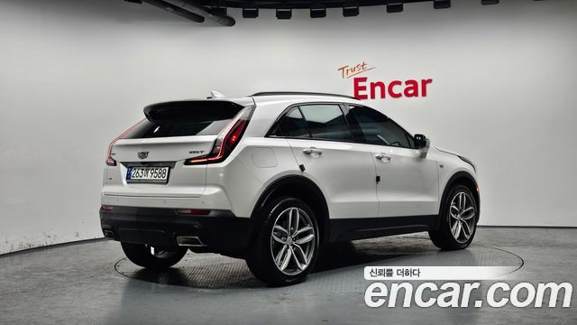 Cadillac XT4 2.0 Sport AWD 2023 — фото 2
