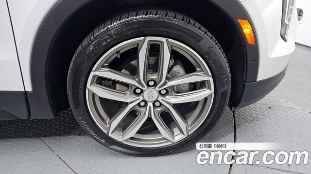 Cadillac XT4 2.0 Sport AWD 2023 — фото 5