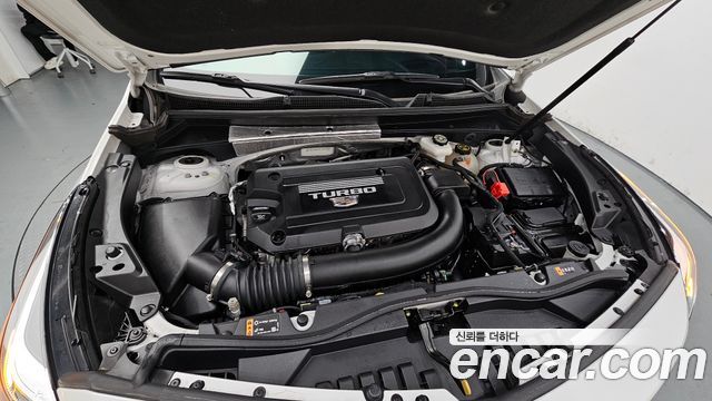 Cadillac XT4 2.0 Sport AWD 2023 — фото 6
