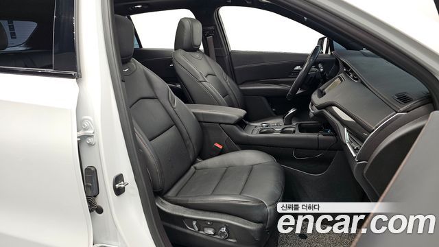 Cadillac XT4 2.0 Sport AWD 2023 — фото 10