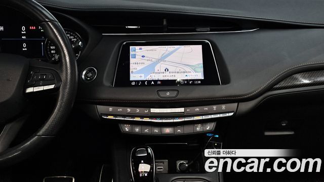 Cadillac XT4 2.0 Sport AWD 2023 — фото 16