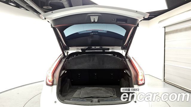 Cadillac XT4 2.0 Sport AWD 2023 — фото 20