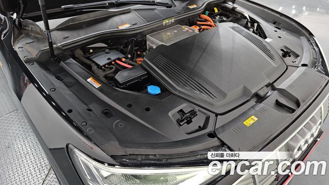 Audi e-tron 50 Quattro Sportback 2021 — фото 6