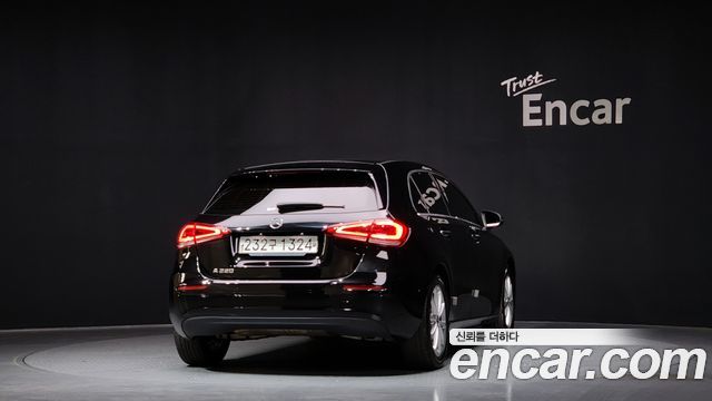 Mercedes-Benz A-Class (W177) A220 Hatchback 2019 — фото 4