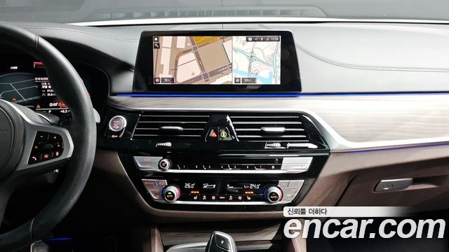 BMW 5 Series (G30) 520i M Sport 2020 — фото 15