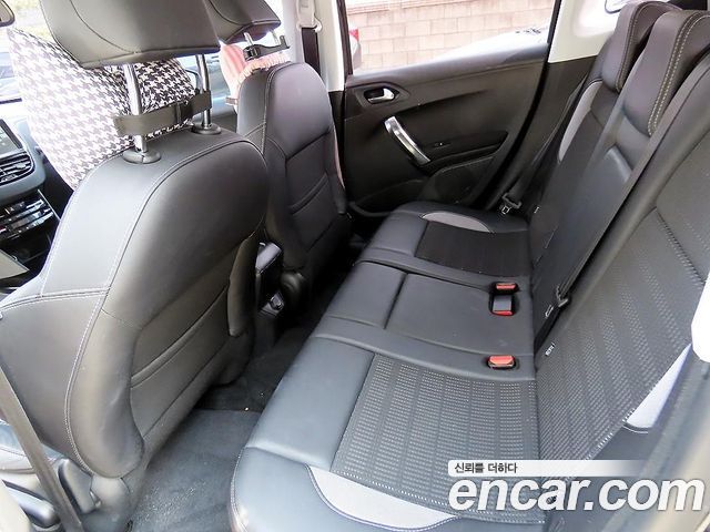 Peugeot 2008 1.6 e-HDi Feline L 2015 — фото 6