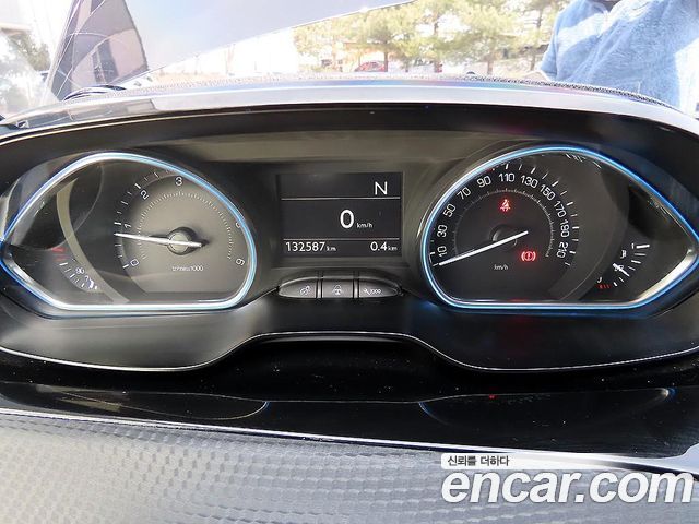 Peugeot 2008 1.6 e-HDi Feline L 2015 — фото 9