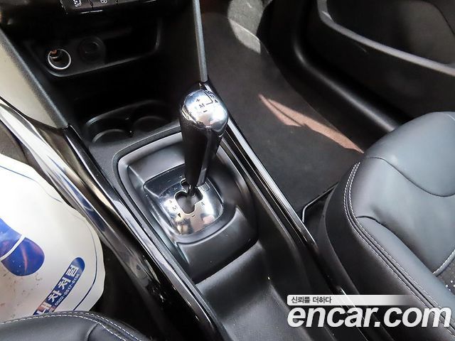 Peugeot 2008 1.6 e-HDi Feline L 2015 — фото 10