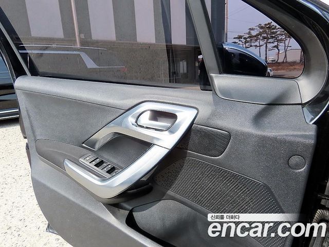 Peugeot 2008 1.6 e-HDi Feline L 2015 — фото 15