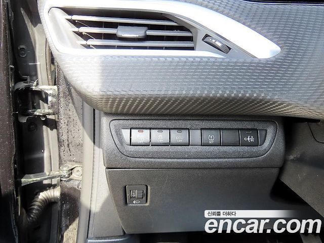 Peugeot 2008 1.6 e-HDi Feline L 2015 — фото 16