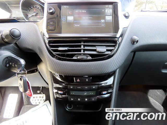 Peugeot 2008 1.6 e-HDi Feline L 2015 — фото 18
