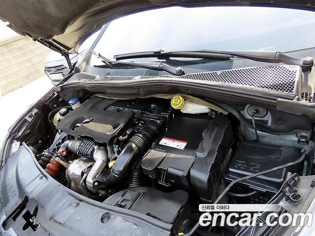 Peugeot 2008 1.6 e-HDi Feline L 2015 — фото 22
