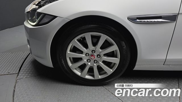 Jaguar XE 20d Prestige 2016 — фото 5