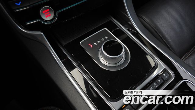 Jaguar XE 20d Prestige 2016 — фото 9