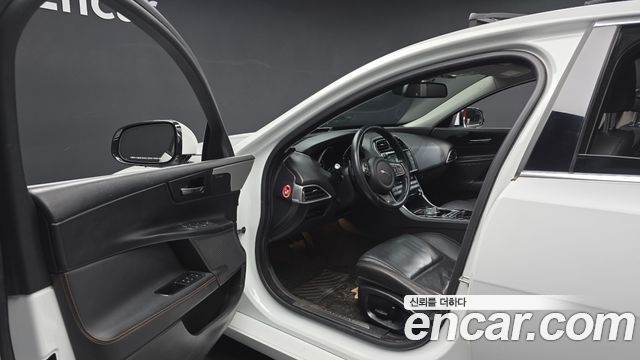 Jaguar XE 20d Prestige 2016 — фото 10