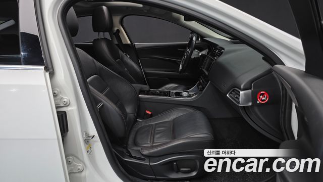 Jaguar XE 20d Prestige 2016 — фото 11