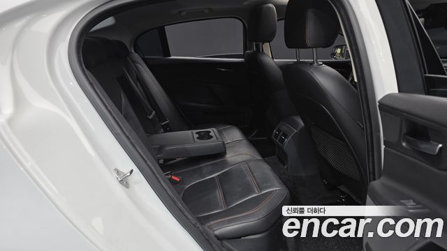 Jaguar XE 20d Prestige 2016 — фото 12