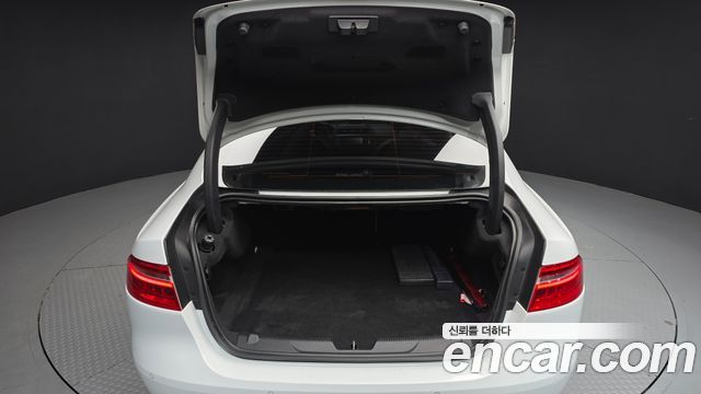 Jaguar XE 20d Prestige 2016 — фото 20