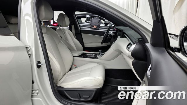 Genesis G70 Shooting Brake Gasoline 2.5T 2WD 2024 — фото 11