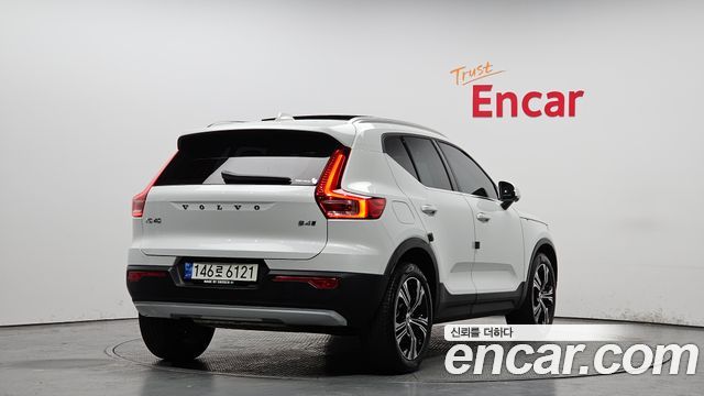 Volvo XC40 B4 Inscription 2021 — фото 2