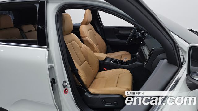 Volvo XC40 B4 Inscription 2021 — фото 10