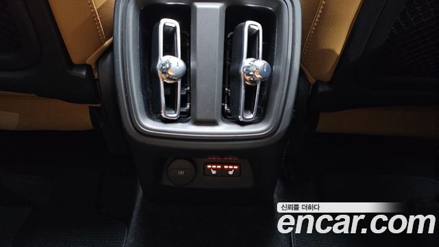 Volvo XC40 B4 Inscription 2021 — фото 19