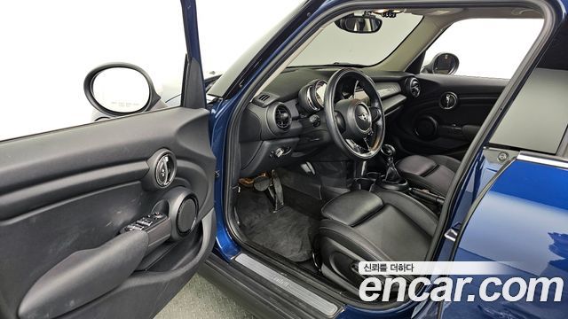 MINI Cooper 5Door Standard 3rd 2018 — фото 10